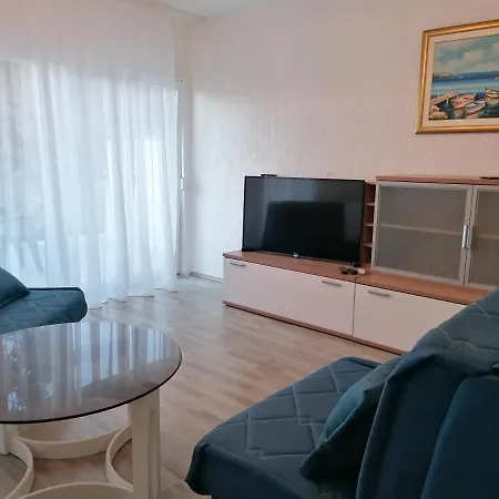 Crown Rd Апартаменти