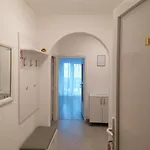 Apartment Crown Rd *