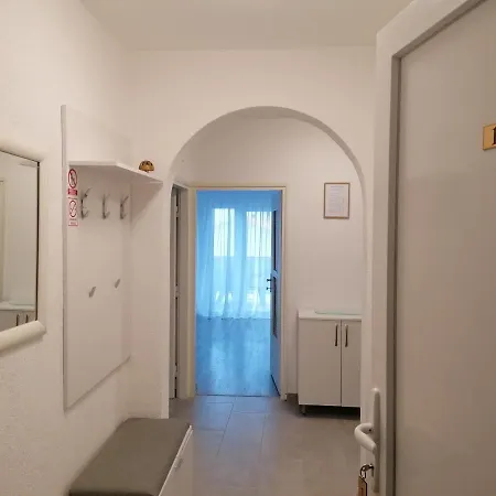 Apartman Crown Rd *