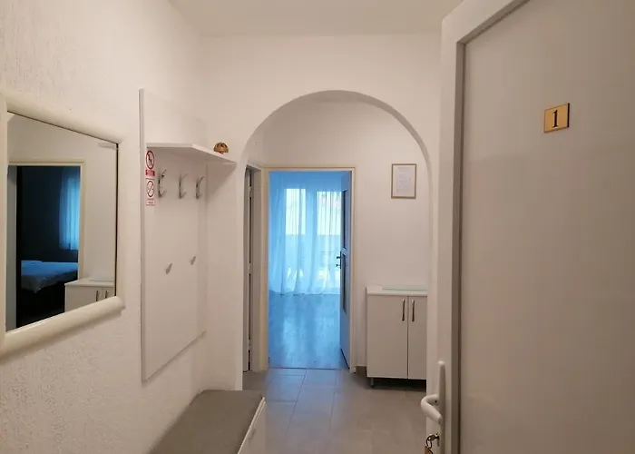 Апартаменты Crown Rd *