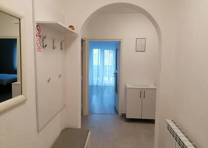 Crown Rd * Опатия